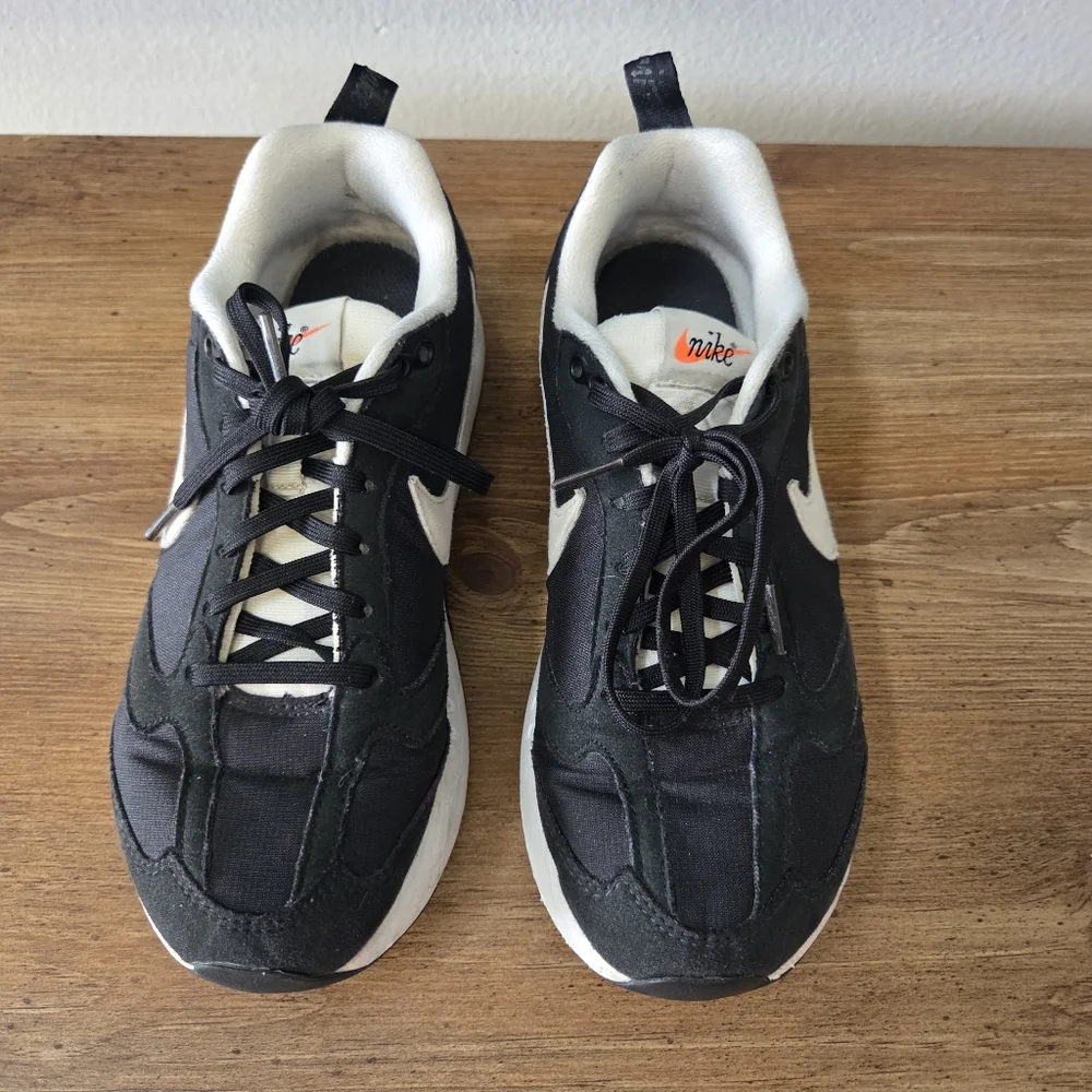 NIKE Air Max Dawn ~ Black Running Shoes / Sneakers ~ Size 5.5Y  DH3157-002